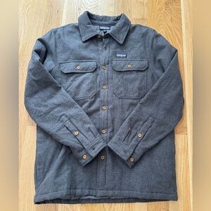 Patagonia men’s insulated button down shirt jacket. Size L